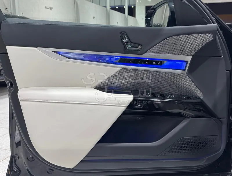 2026 بي ام دبليو الفئة السابعة 735 إل أي إنديفيجوال