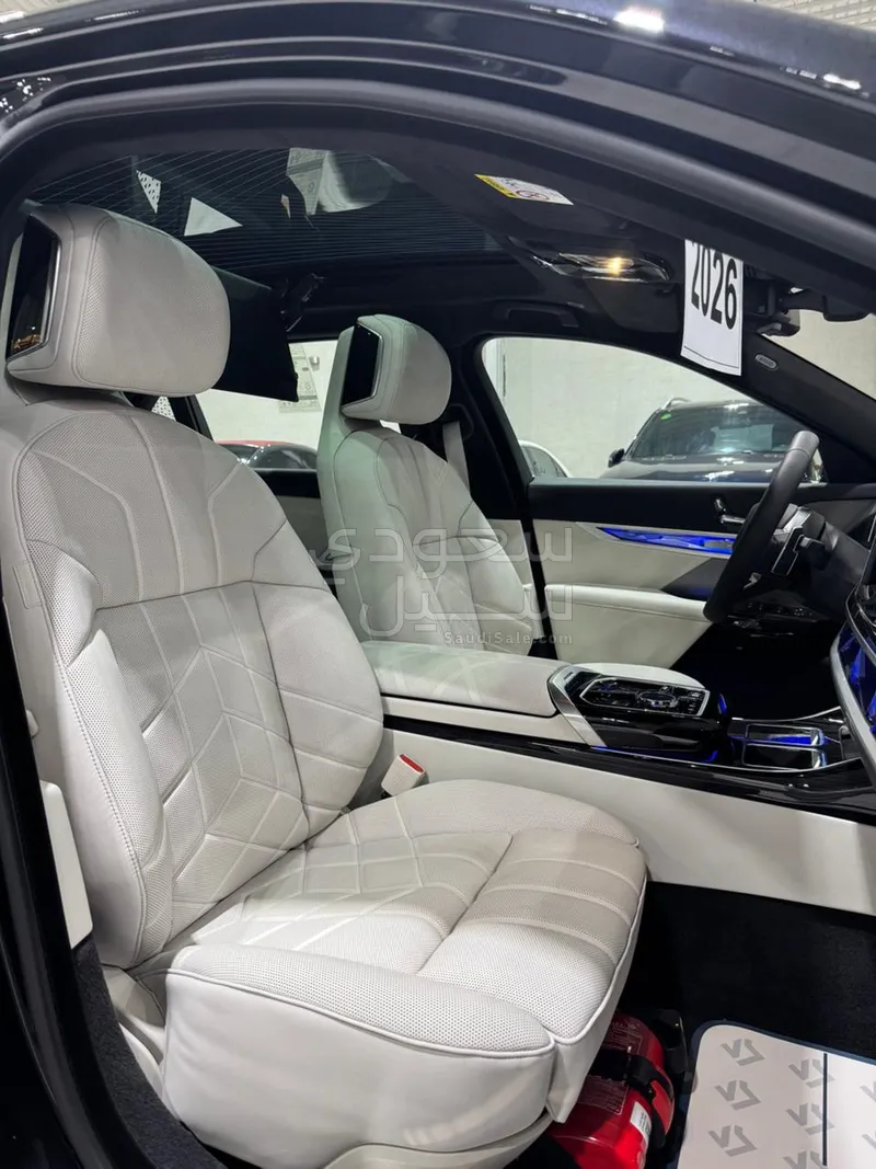 2026 بي ام دبليو الفئة السابعة 735 إل أي إنديفيجوال