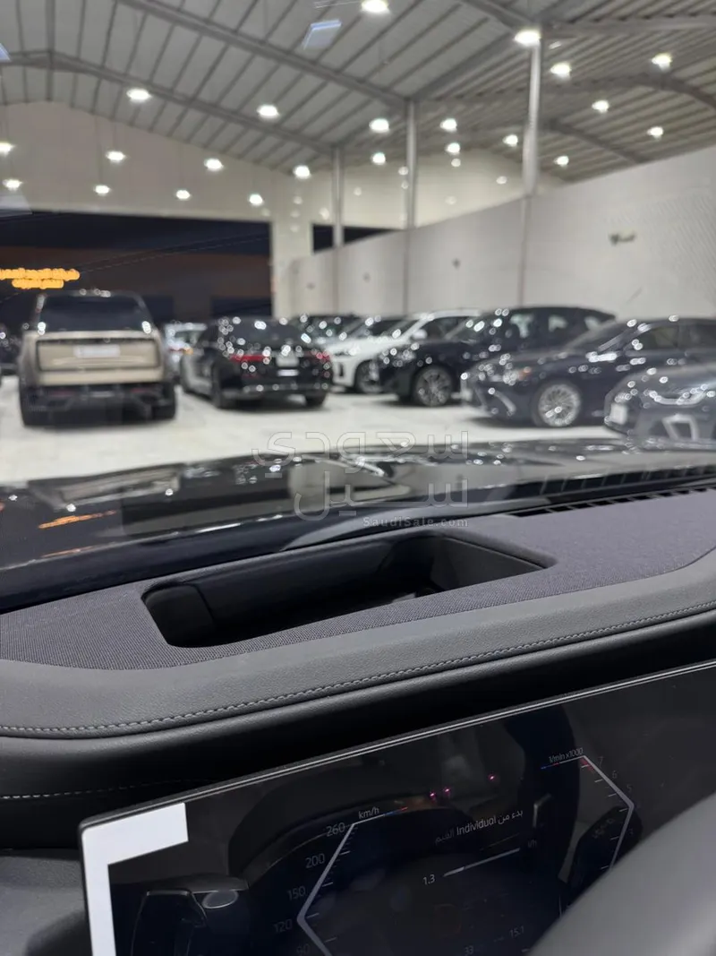 2026 بي ام دبليو الفئة السابعة 735 إل أي إنديفيجوال