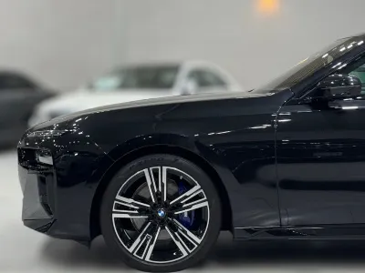 2026 بي ام دبليو الفئة السابعة 735 إل أي إنديفيجوال