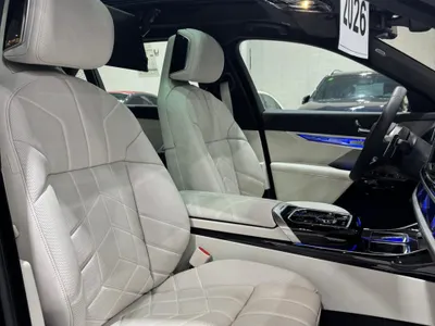 2026 بي ام دبليو الفئة السابعة 735 إل أي إنديفيجوال