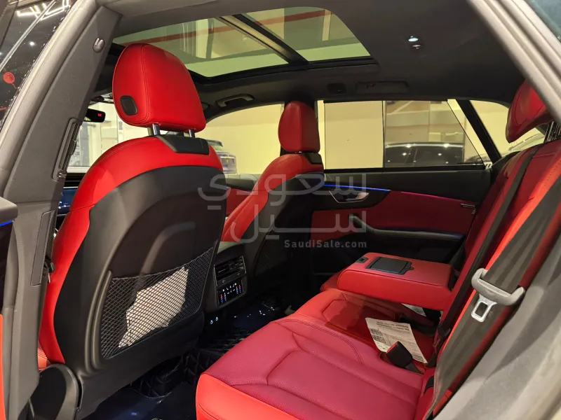 2025 اودي كيو 8