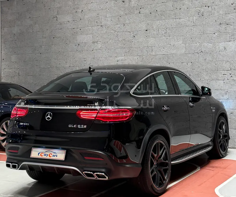 2016 مرسيدس - بنز جي إل إي 63إس أي إم جي