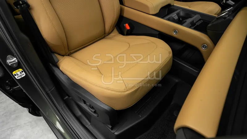 2026 لاند روفر ديفيندر اكس داينمك