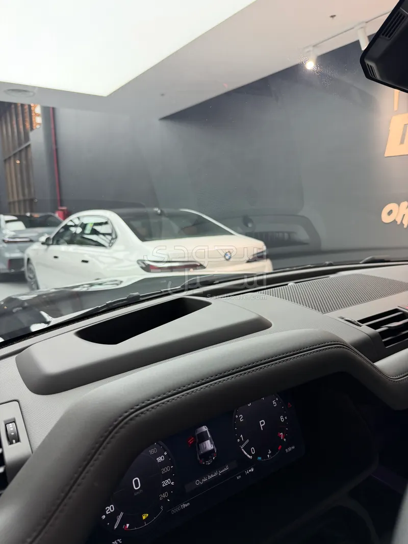 2025 لاند روفر ديفيندر إصدار كارباثيان