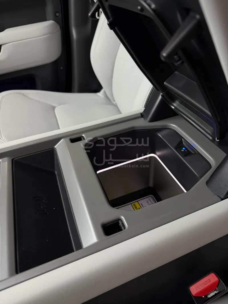 2025 لاند روفر ديفيندر إصدار كارباثيان