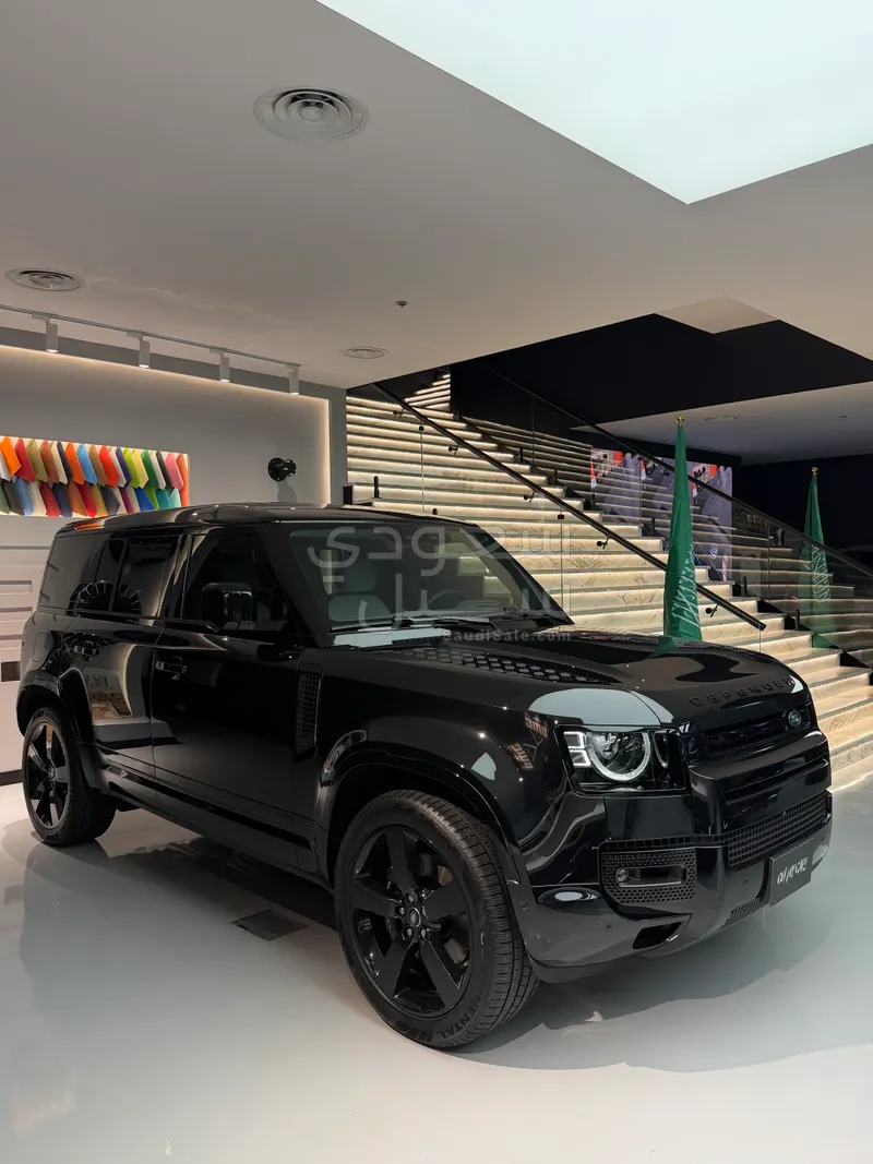 2025 لاند روفر ديفيندر إصدار كارباثيان