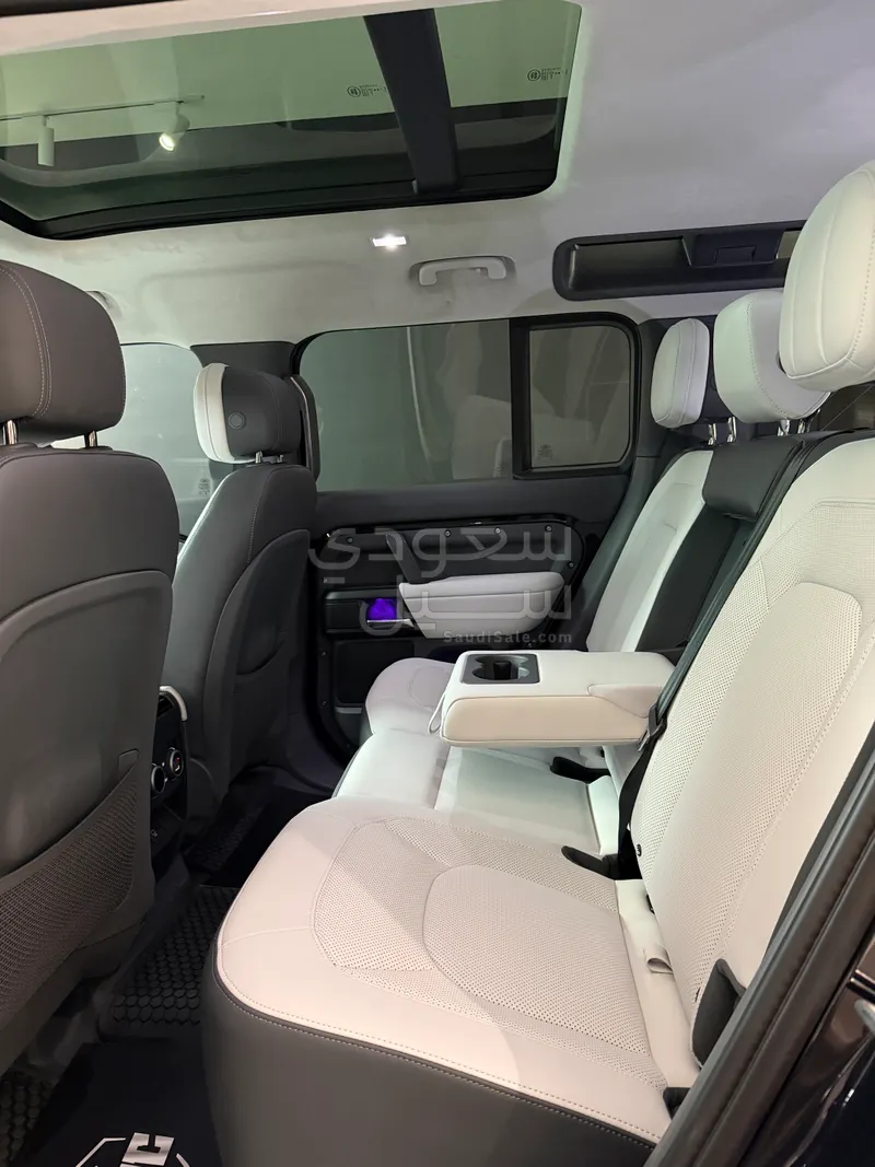 2025 لاند روفر ديفيندر إصدار كارباثيان