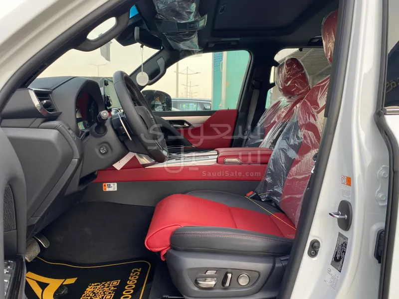 2025 لكزس إل إكس 600 إف