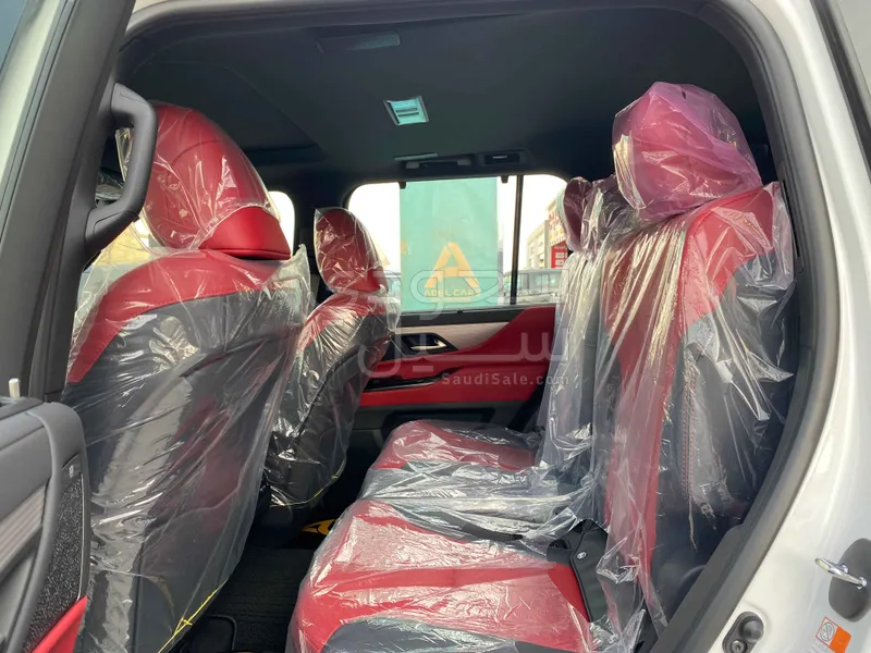 2025 لكزس إل إكس 600 إف