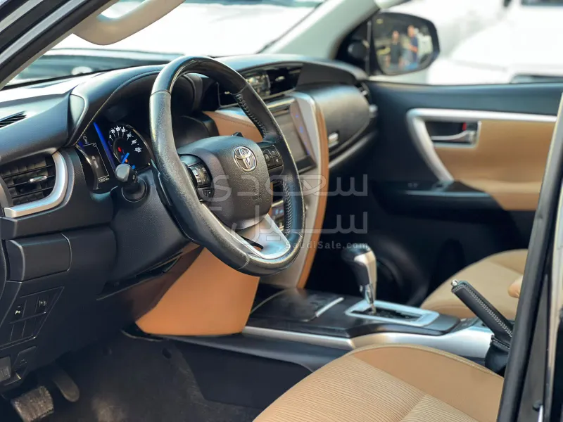 2016 تويوتا فورشنر في اكس