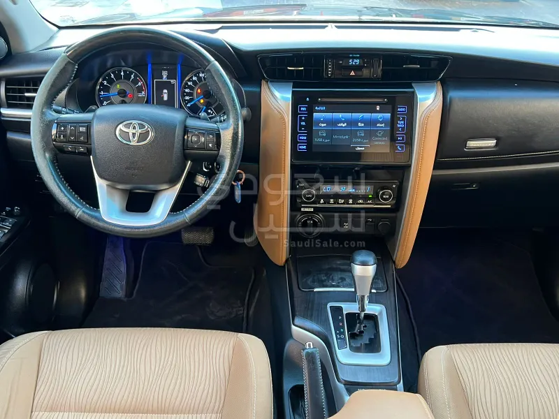 2016 تويوتا فورشنر في اكس