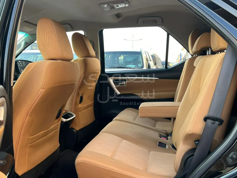 2016 تويوتا فورشنر في اكس