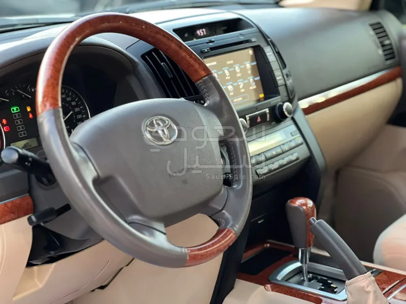 2012 تويوتا لاند كروزر جي اكس ار