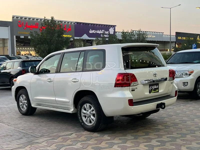 2012 تويوتا لاند كروزر جي اكس ار
