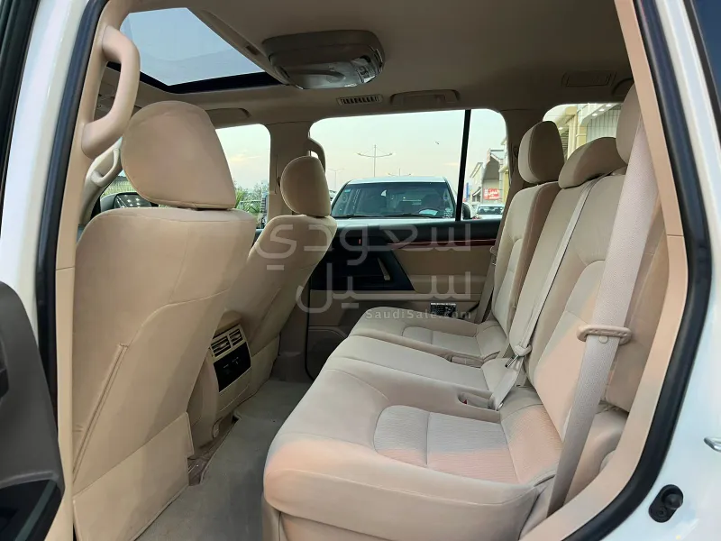 2012 تويوتا لاند كروزر جي اكس ار