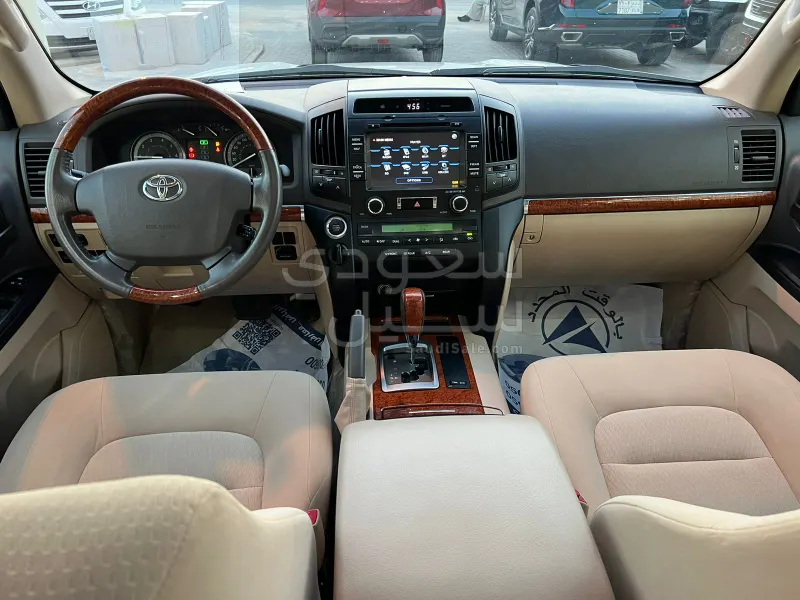 2012 تويوتا لاند كروزر جي اكس ار