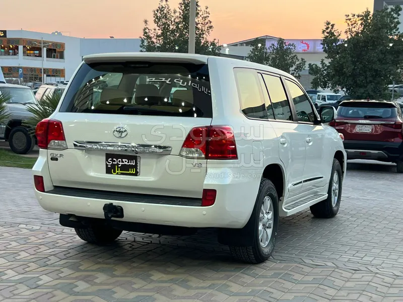 2012 تويوتا لاند كروزر جي اكس ار