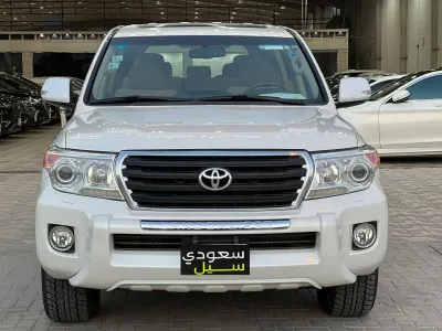 2012 تويوتا لاند كروزر جي اكس ار