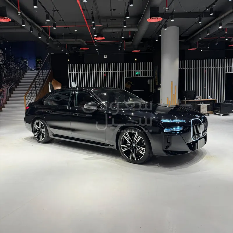 2024 بي ام دبليو الفئة السابعة 735أي