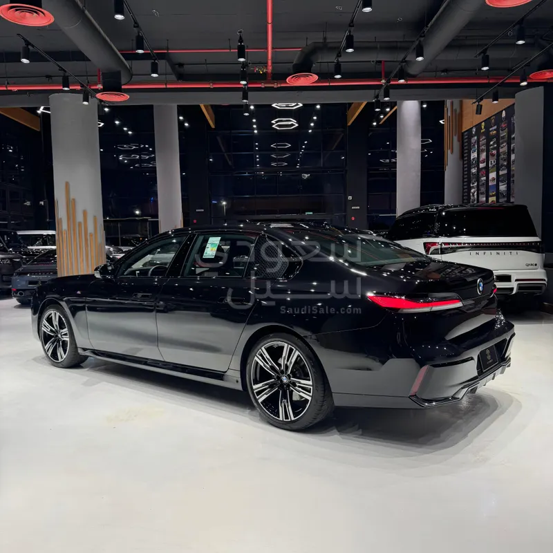 2024 بي ام دبليو الفئة السابعة 735أي