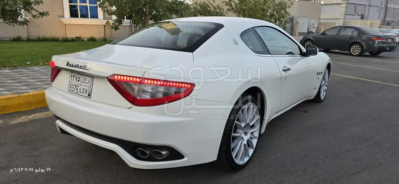 2012 مازيراتي جرانتوريزمو إم سي 1