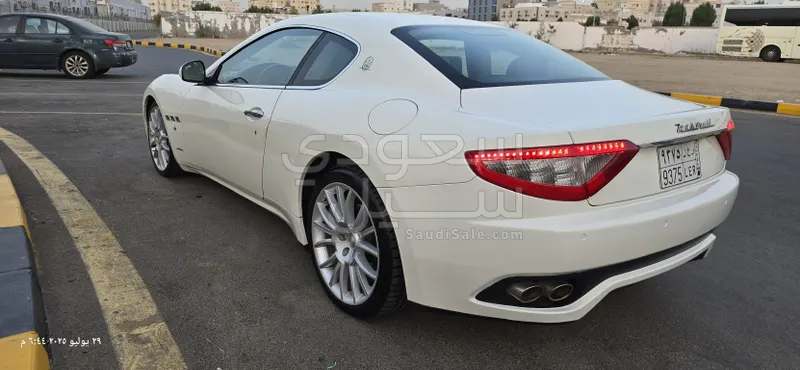 2012 مازيراتي جرانتوريزمو إم سي 1
