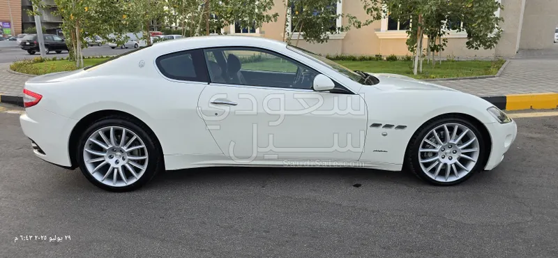 2012 مازيراتي جرانتوريزمو إم سي 1