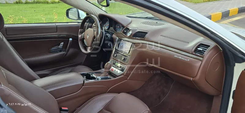 2012 مازيراتي جرانتوريزمو إم سي 1