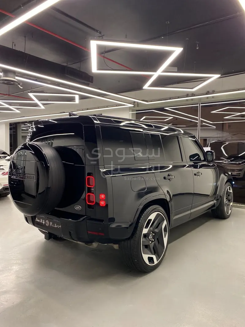 2022 لاند روفر ديفيندر 110