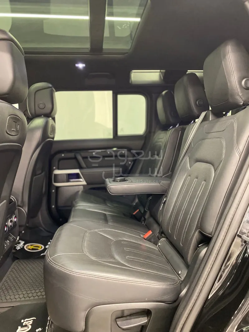 2022 لاند روفر ديفيندر 110