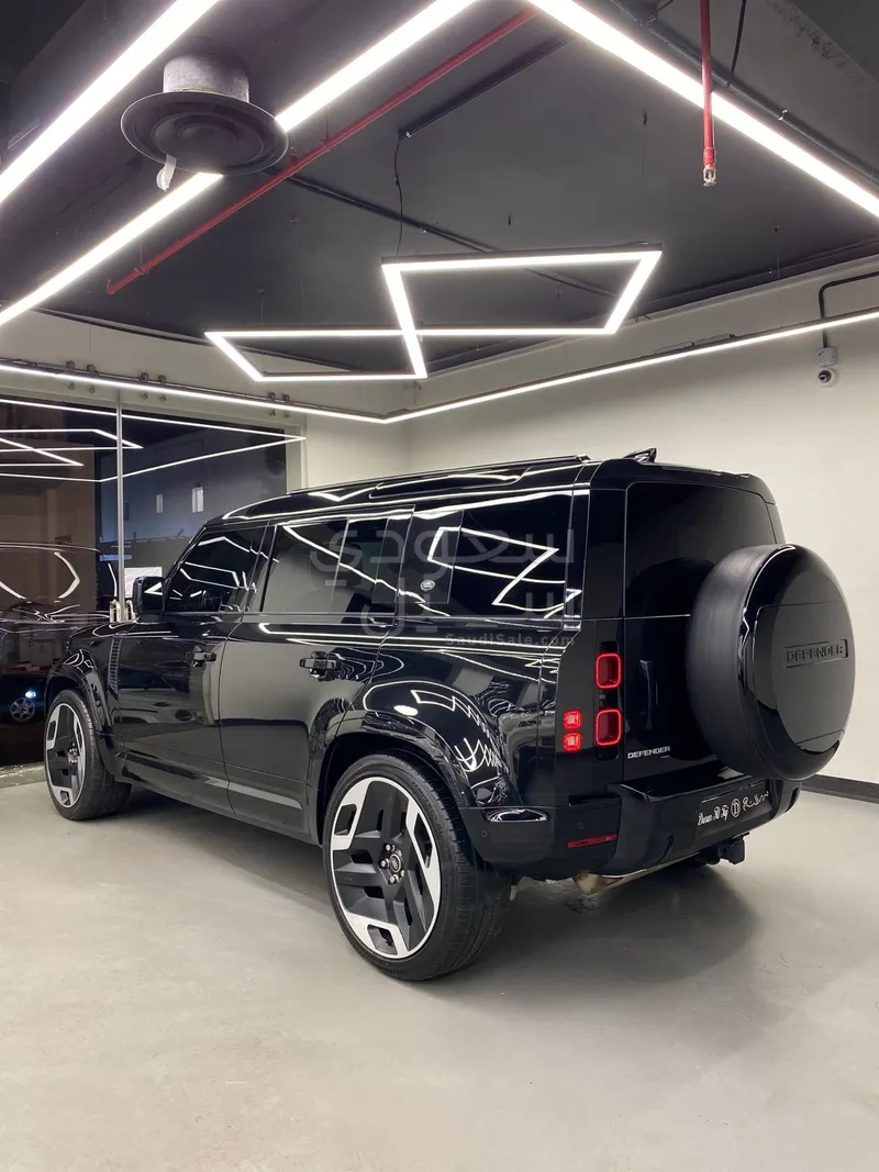 2022 لاند روفر ديفيندر 110