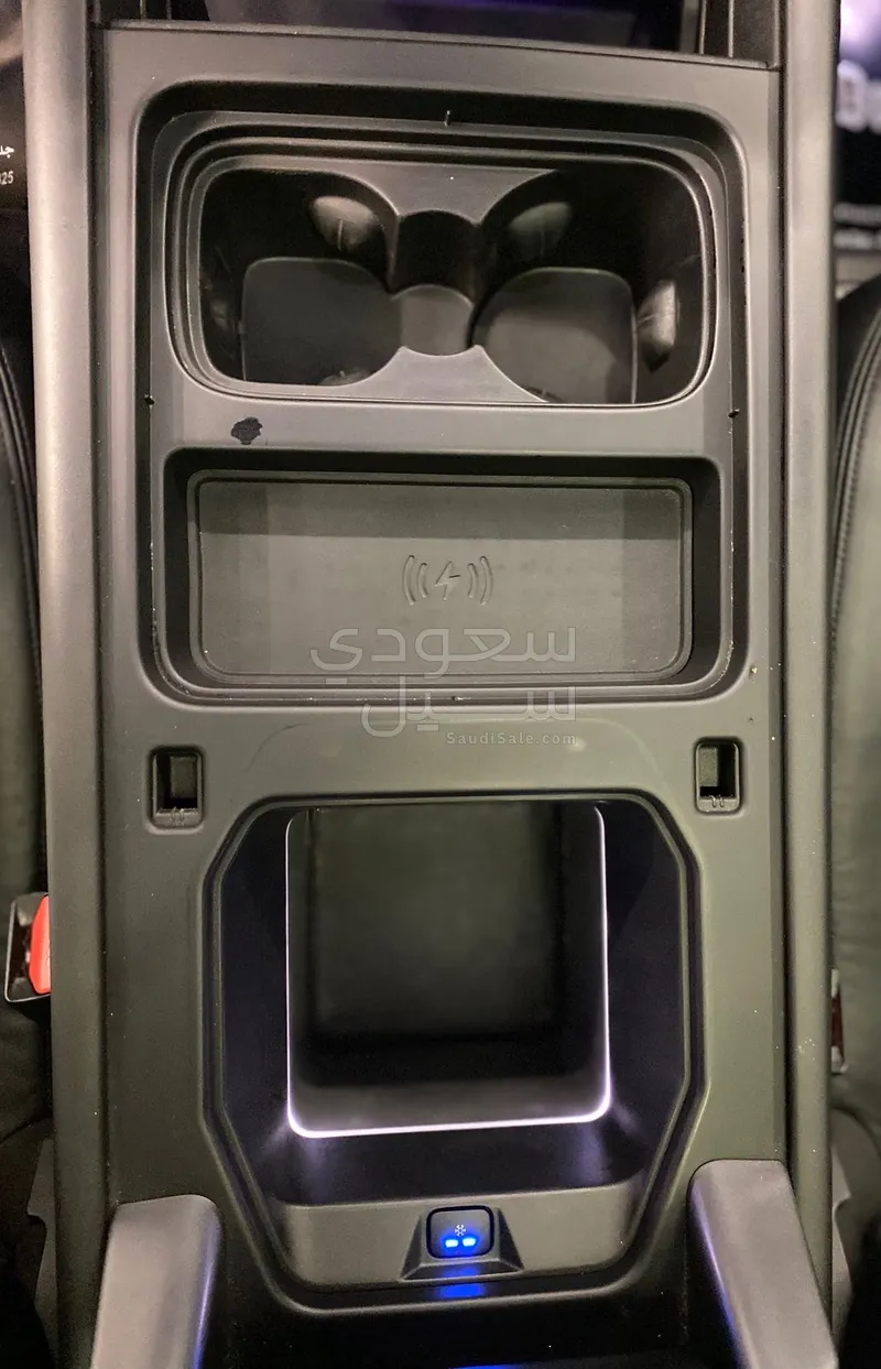 2022 لاند روفر ديفيندر 110