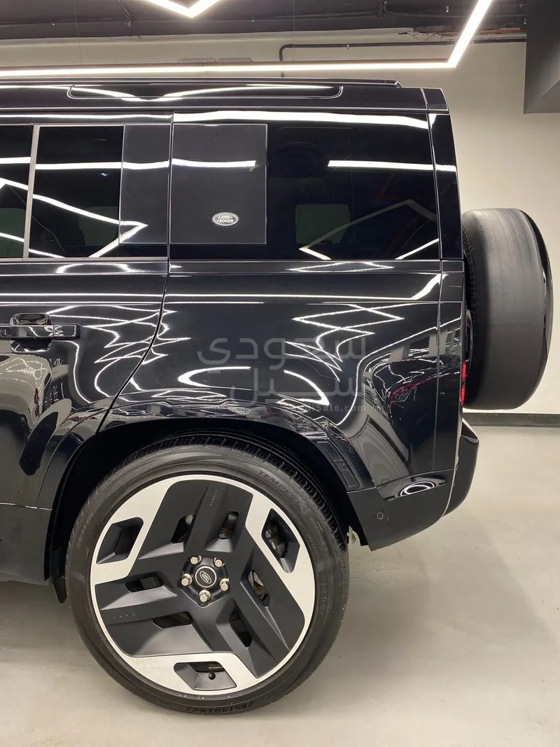 2022 لاند روفر ديفيندر 110