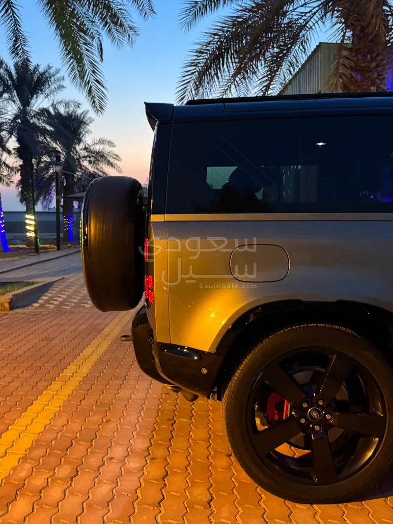 2023 Land Rover Defender 90