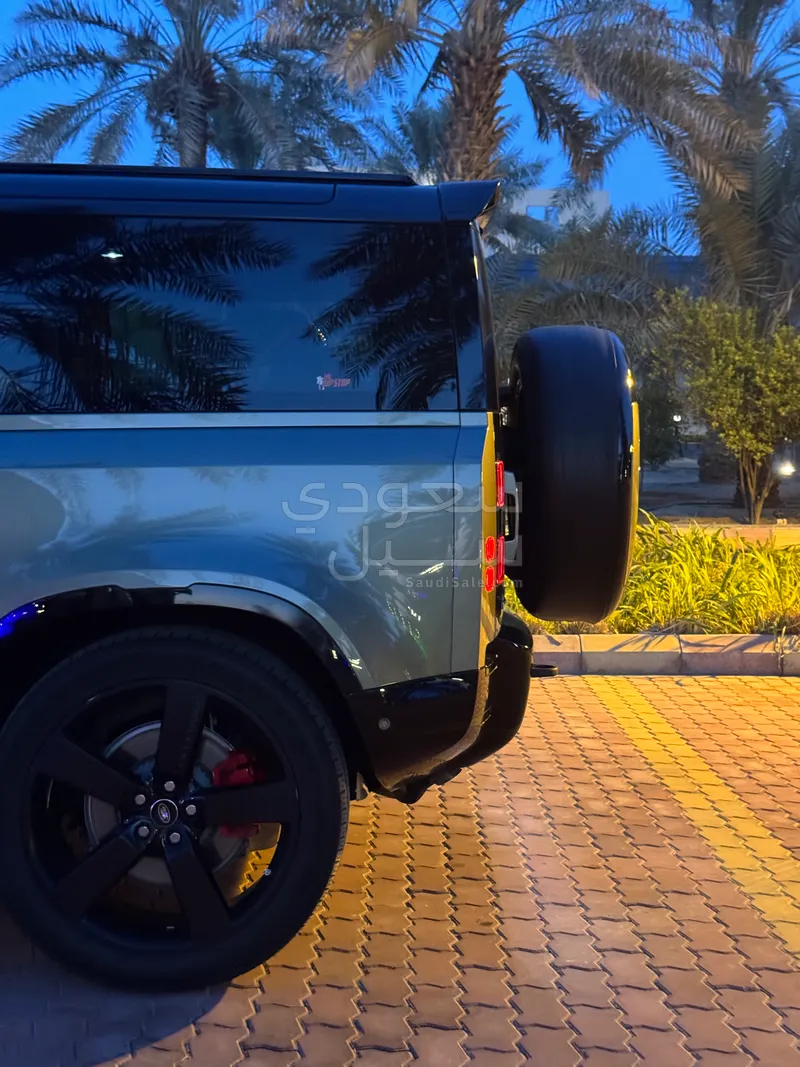 2023 Land Rover Defender 90