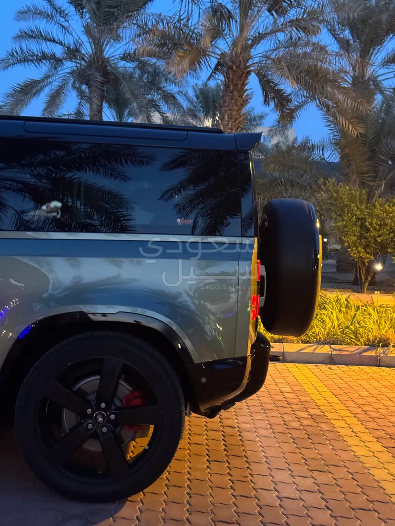 2023 Land Rover Defender 90