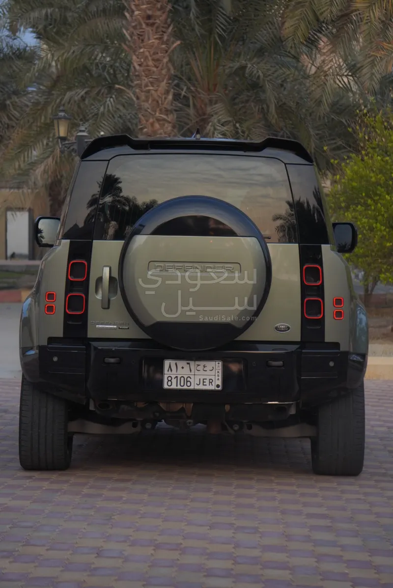 2023 Land Rover Defender 90