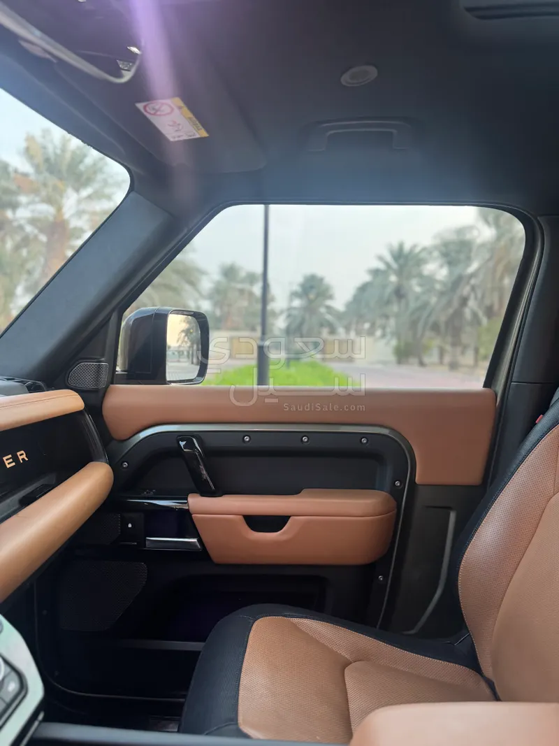 2023 Land Rover Defender 90