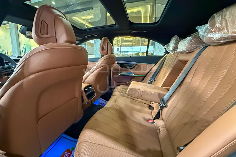 2025 مرسيدس - بنز إي 200