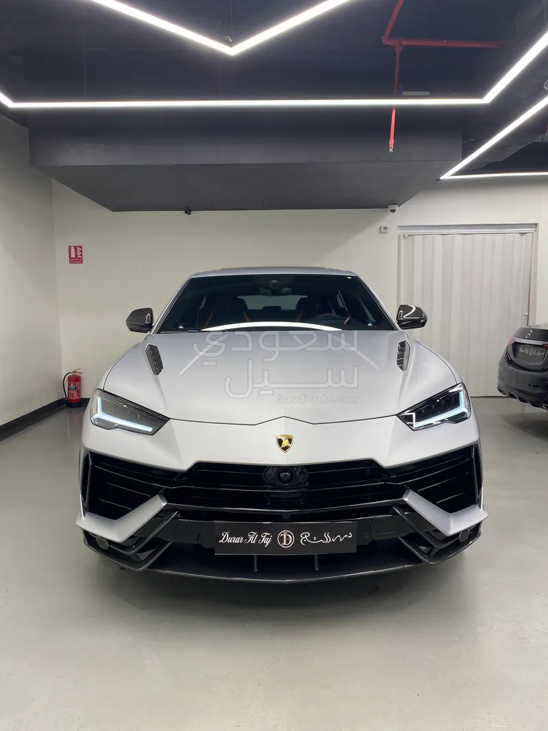 2023 لمبرجيني اوروس بيرفورمانتي