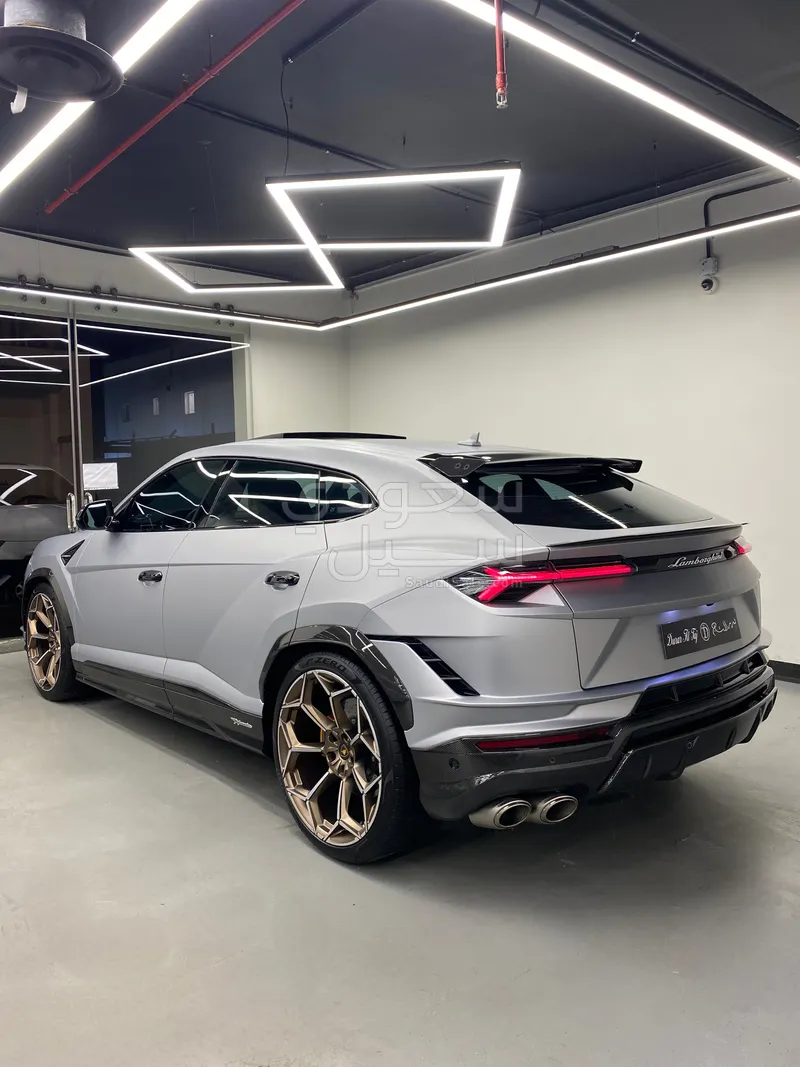 2023 لمبرجيني اوروس بيرفورمانتي