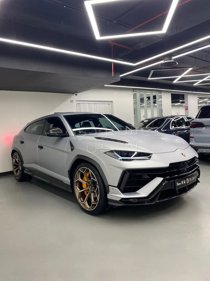 2023 لمبرجيني اوروس بيرفورمانتي