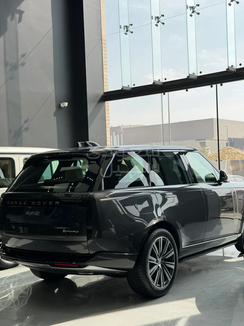 2025 لاند روفر رينج روفر فوج