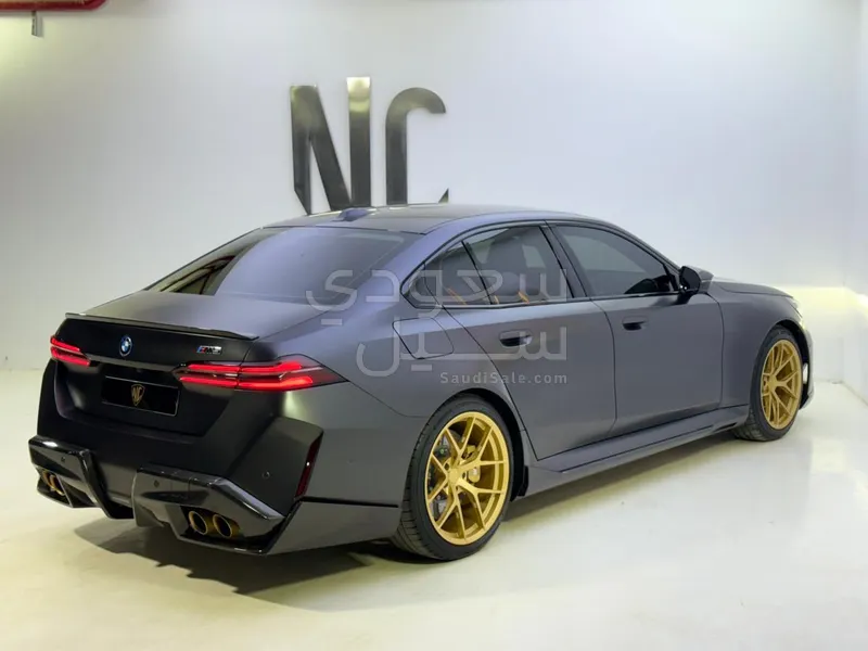 2025 بي ام دبليو الفئة ام إم 5