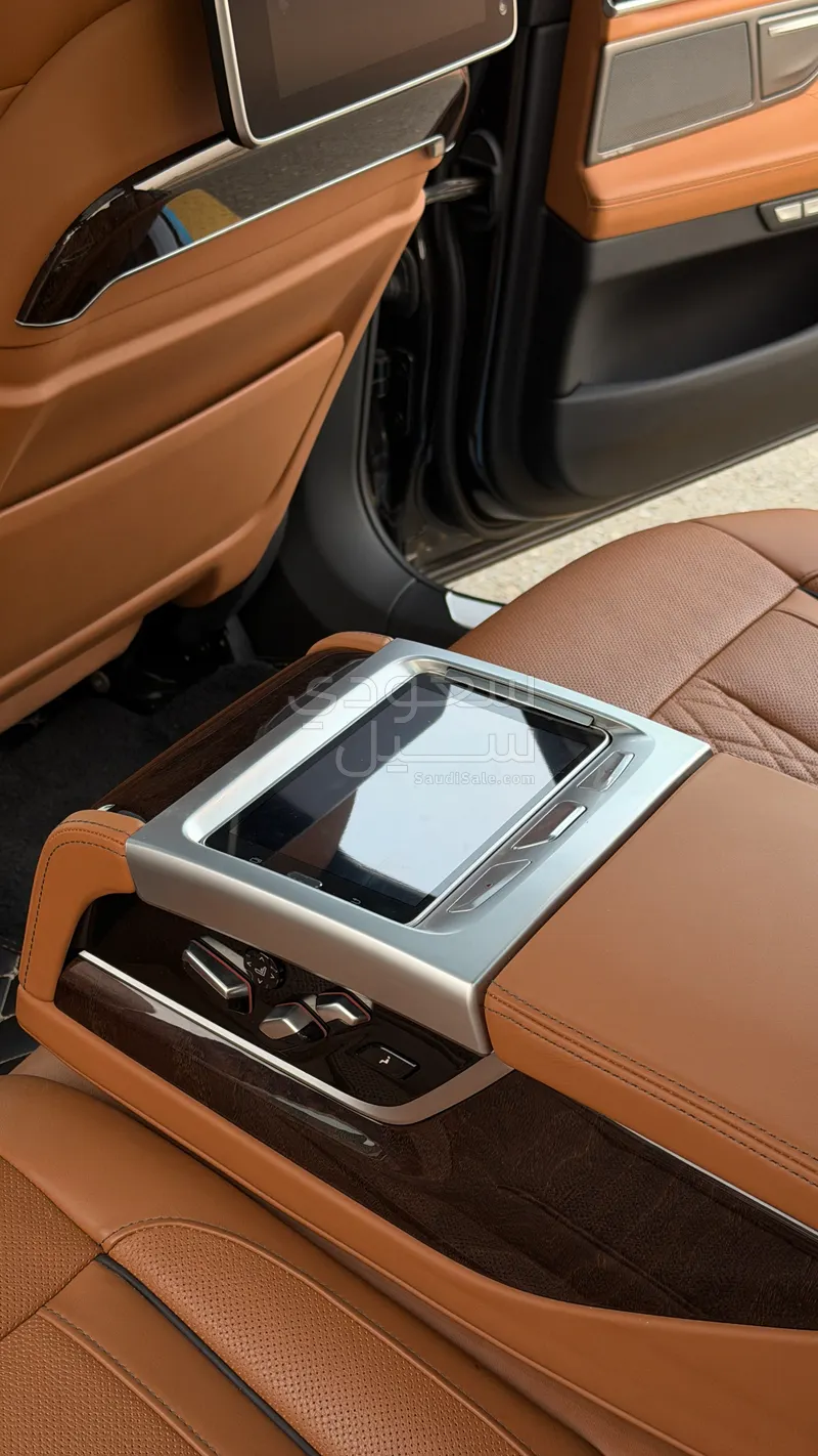 2018 بي ام دبليو الفئة السابعة 740 إل أي