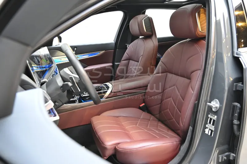 2024 بي ام دبليو الفئة السابعة 735أي