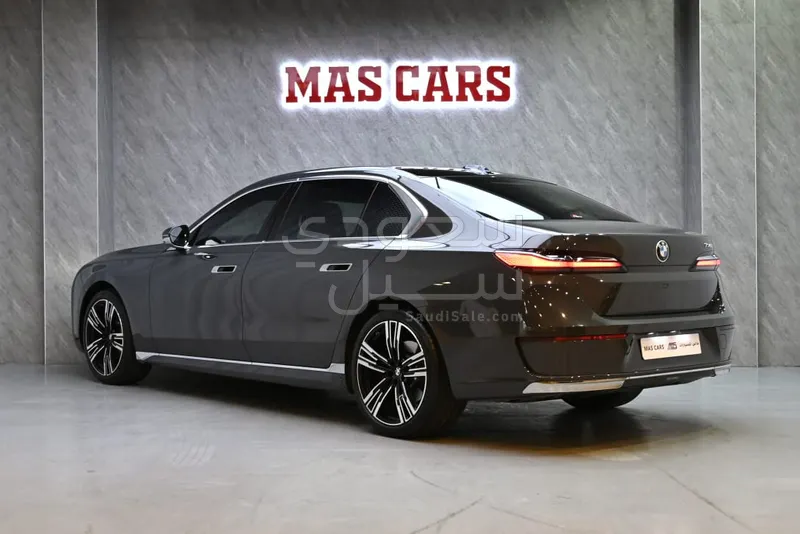 2024 بي ام دبليو الفئة السابعة 735أي