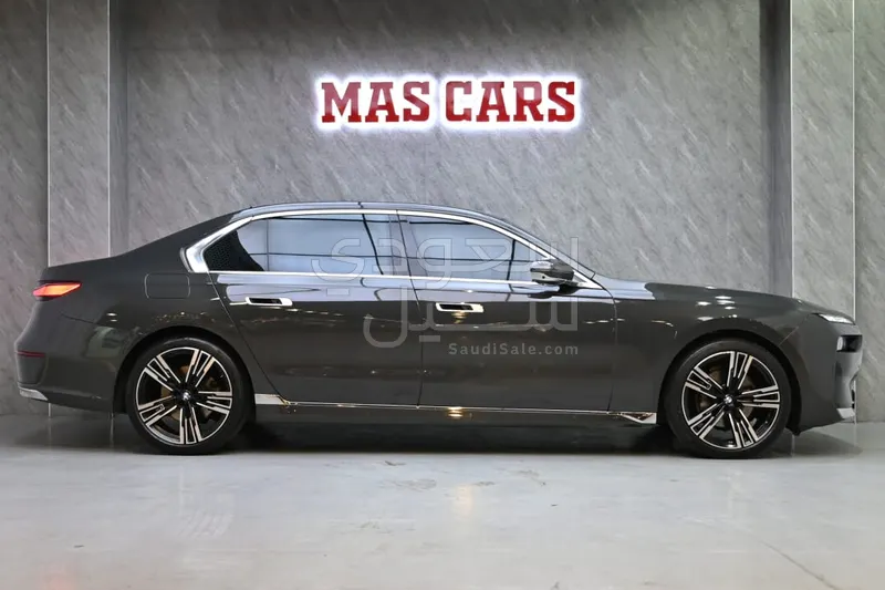 2024 بي ام دبليو الفئة السابعة 735أي