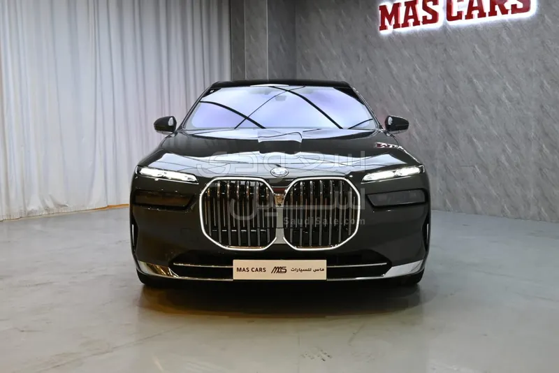 2024 بي ام دبليو الفئة السابعة 735أي